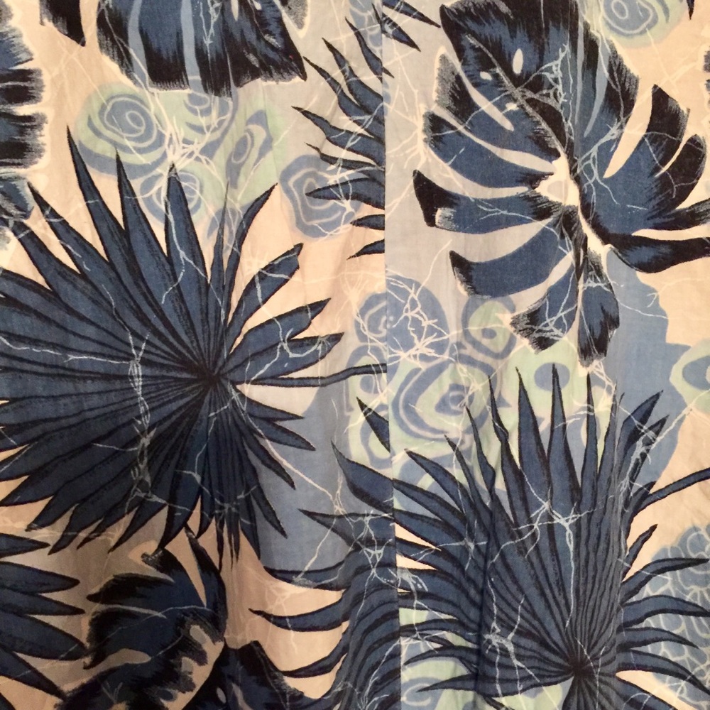 Short sleeve tropical summer top/over shirt. - Picture 3 of 5